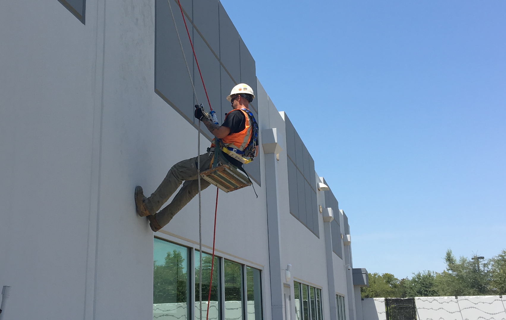 Chamberlin Worker Uses Controlled Descent Device Training